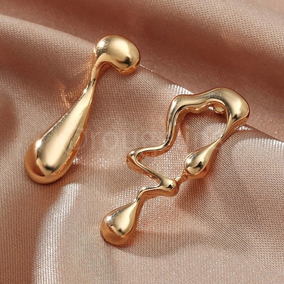 Gold Tone Earrings Irregular Abstract Shape Asymmetric - Picture 4 of 6